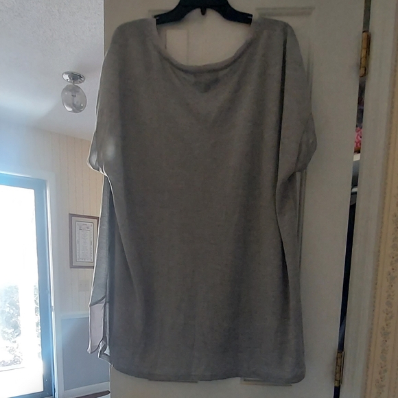 Lane Bryant Gray With Sheer Silver Material At Bottom And Neck Tunic Size 26-28 - Picture 4 of 7